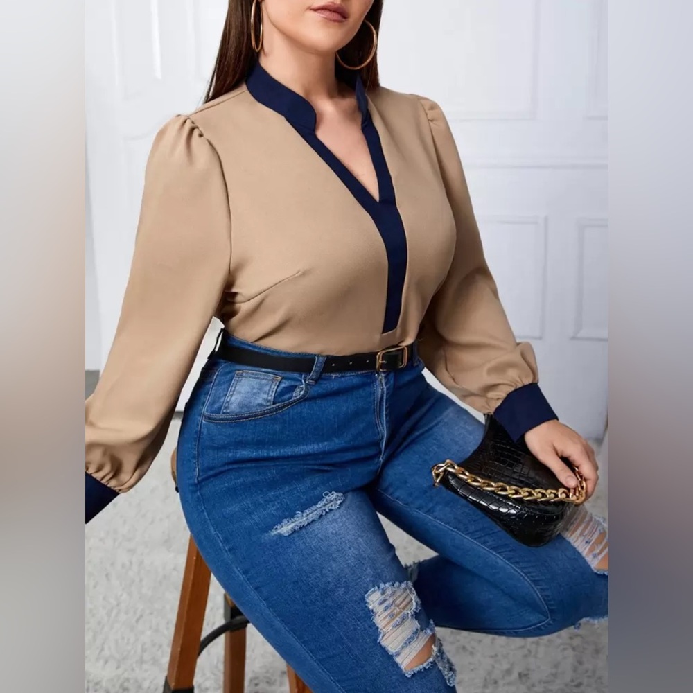 🤎NWOT Shein Curve Tan Blouse with Navy Trim
